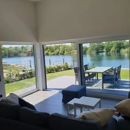Prázdninový dům Ferienhaus Mit Privatem Seezugang, Sauna, Strand, Wassersport, Stand Upp